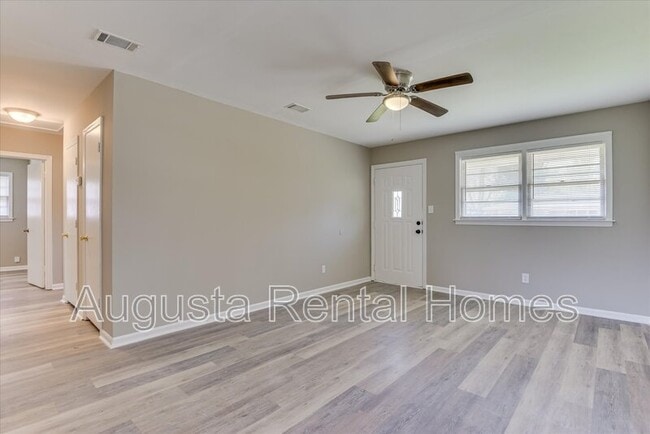 Photo - 623 Aiken St