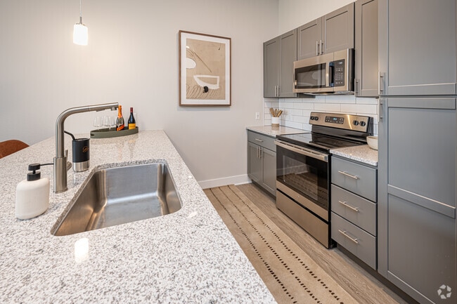 1BR, 1BA - 751SF - Kitchen