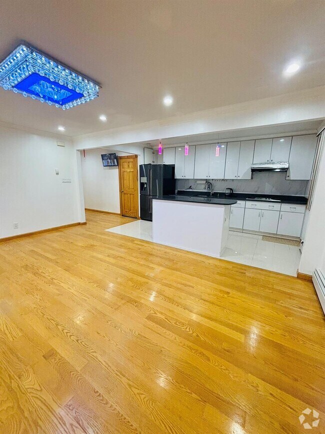 Building Photo - 23-16-23125 125th St Rental