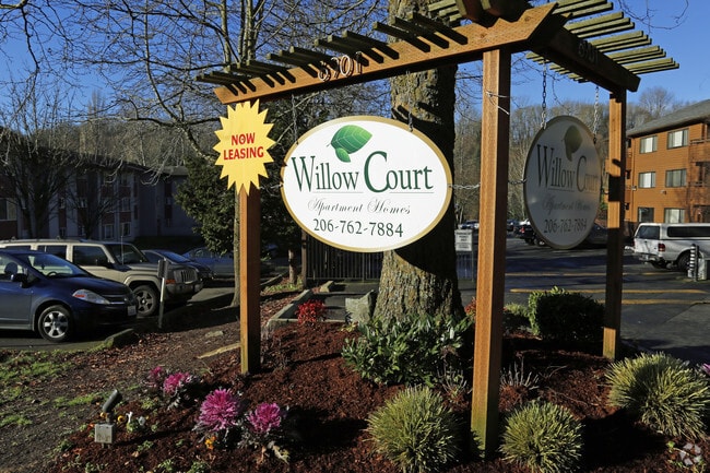 Willow Court Apartments