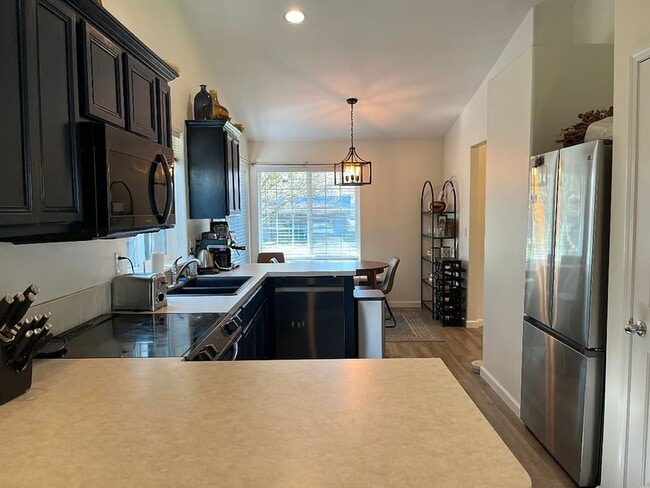 Photo - Furnished 3 Bedroom. 2.5 Bath Home in Dundee- Short Term Lease Options Available