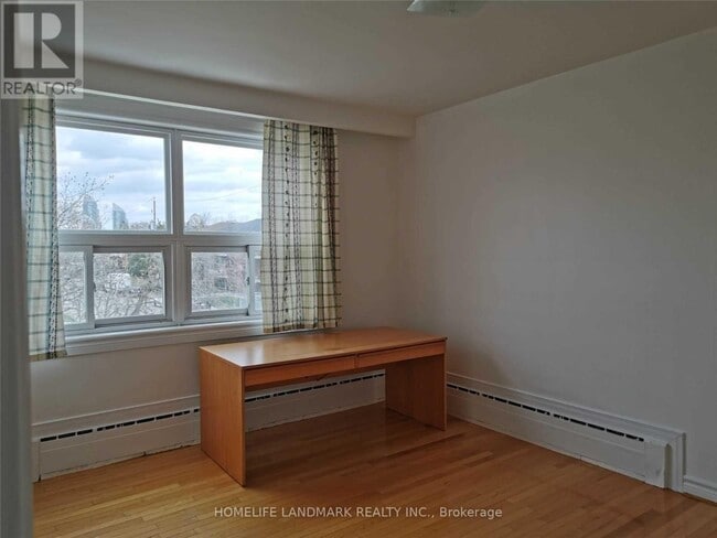 Photo - 407 Royal York Rd