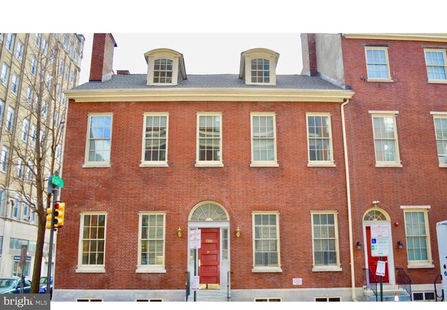 Building Photo - 1300 Spruce St Unit 2F Rental