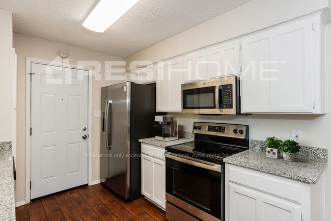Photo - 6589 Old Mill Cir