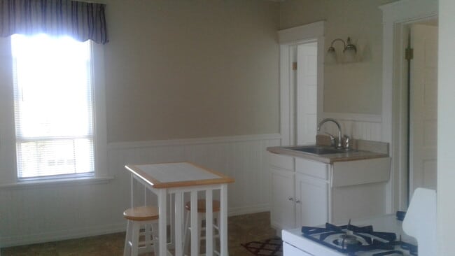 Photo - 416 E 3rd St Unit 2nd floor