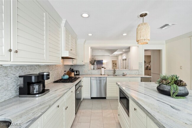 Building Photo - 2700 Treasure Ln