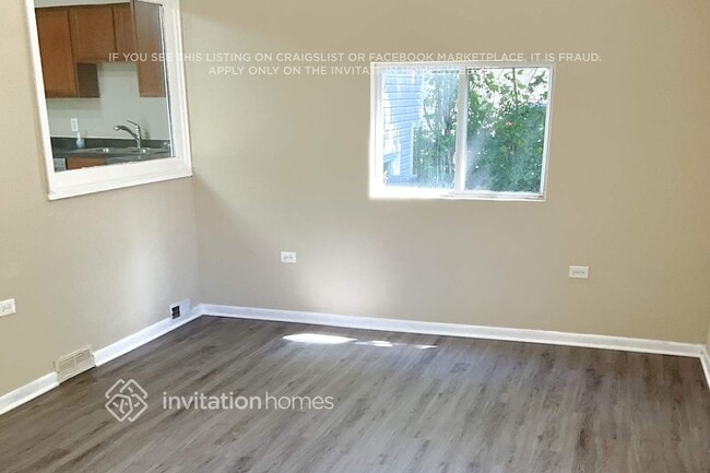 Photo - 1694 Clifford St