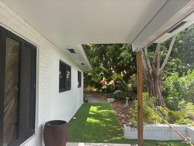 Building Photo - 10101 NW 5th St Rental