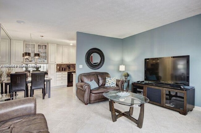 Building Photo - 221 SE 9th Ave Unit 112