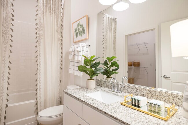 1BR, 1BA - 656SF - A1 - Bathroom - The Gray