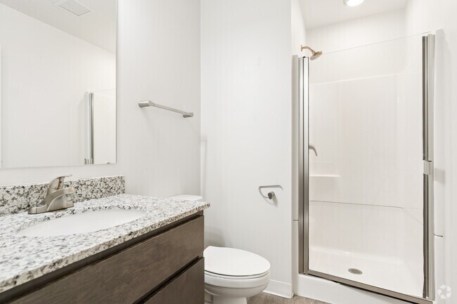 4E 6BR, 6BA - 1,184SF - Bathroom