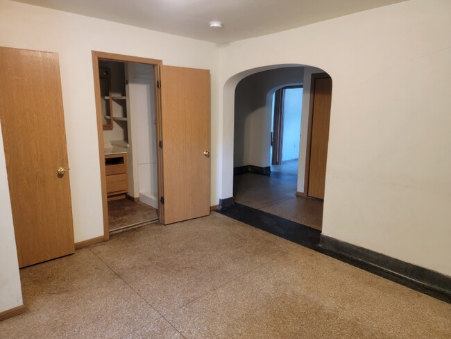 79 W Broadway St