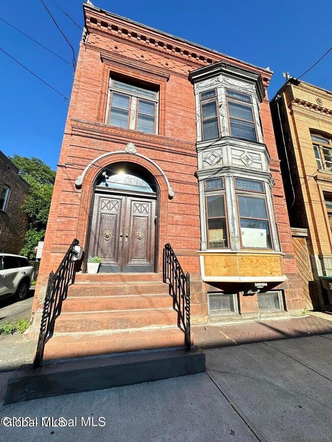 Building Photo - 2916 6th Ave Unit 1 Rental