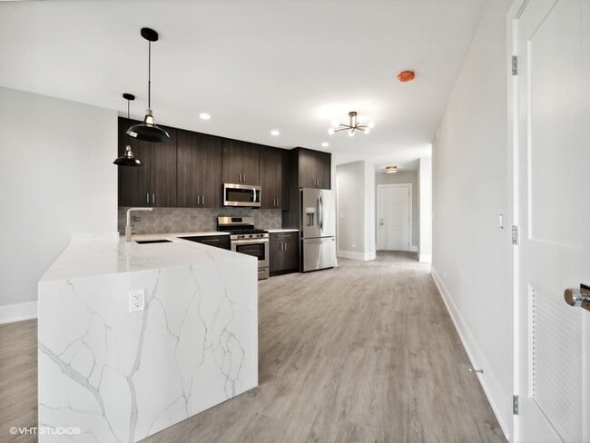 Photo - 3839 N Clark St