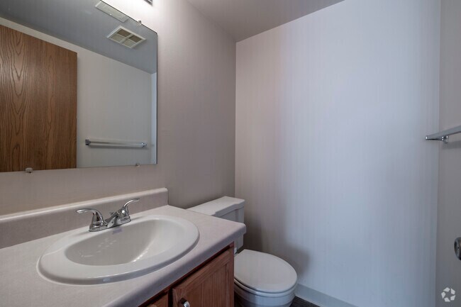 2BR, 1.5BA - 879SF - Half Bathroom
