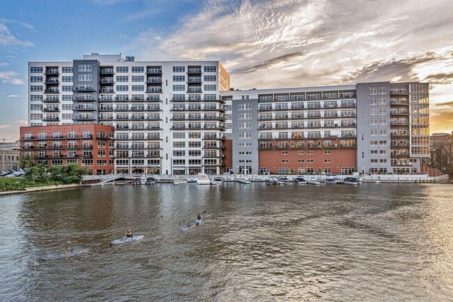 Photo - 106 W Seeboth St