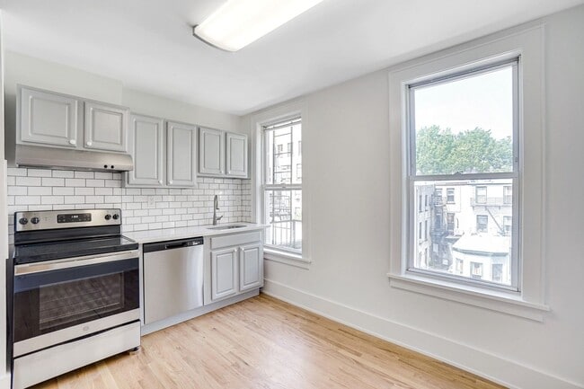 Photo - 274 Montgomery St