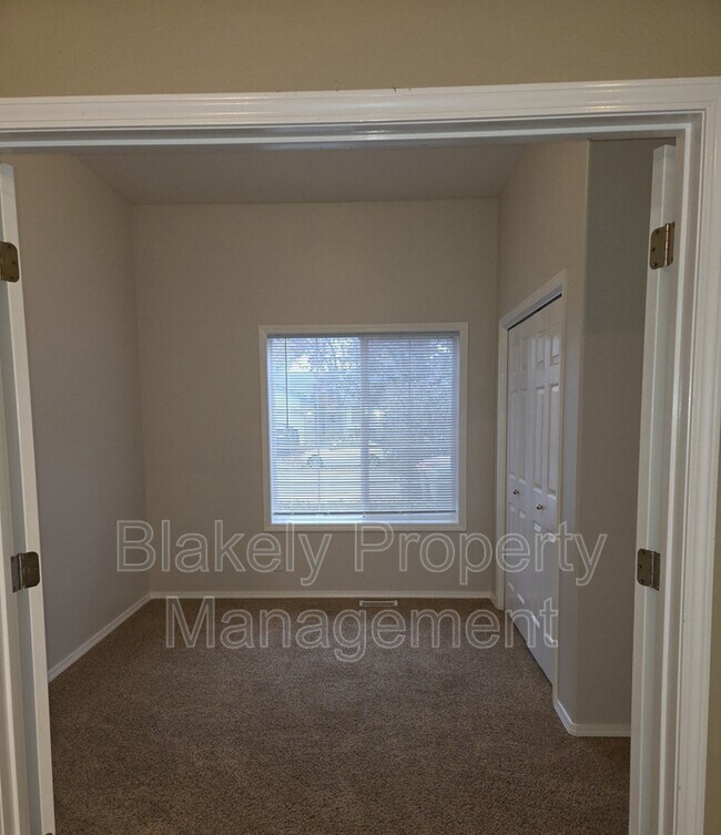 Photo - 917 W Greenhead St