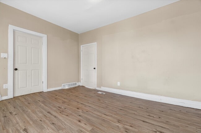 Photo - 26th St Milwaukee Duplex Unit 1