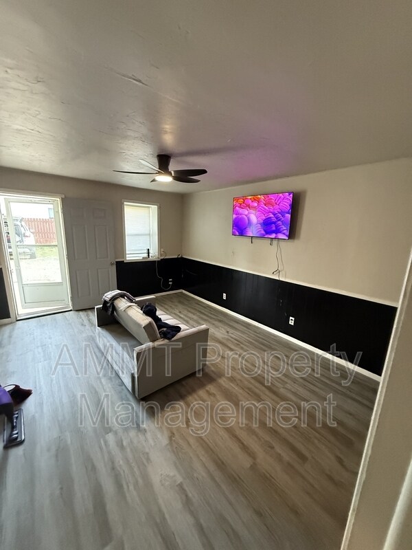 145 E Main St
