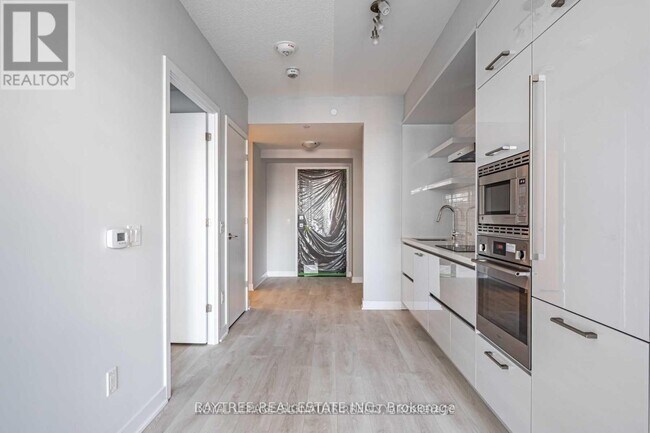 Photo - 2221 Yonge St Unit 2710