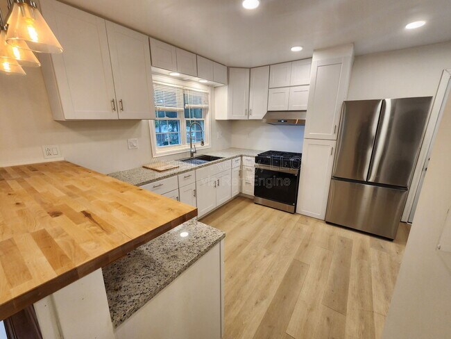 Photo - 2281 Polar Rock Ave SW