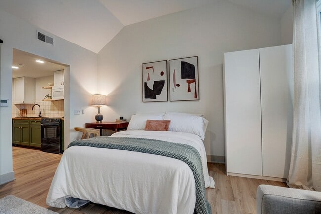 Flats On East Gay | Studio - Flats on East Gay