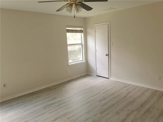 Photo - 3207 Barksdale Dr