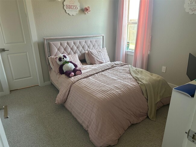 Photo - 122 Nightshade St