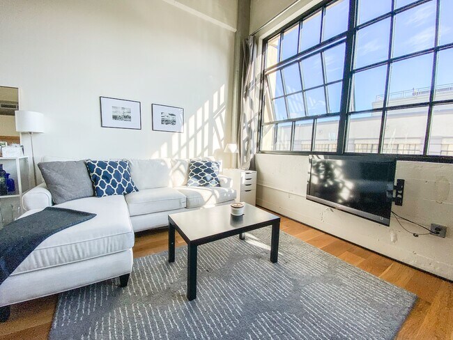 Photo - 1400 NW Irving St Unidad Avenue Lofts - Top Floor