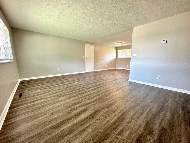 Photo - 400 Henrich Dr