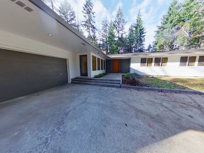 Large Beautiful Home in the Hills - Large Beautiful Home in the Hills