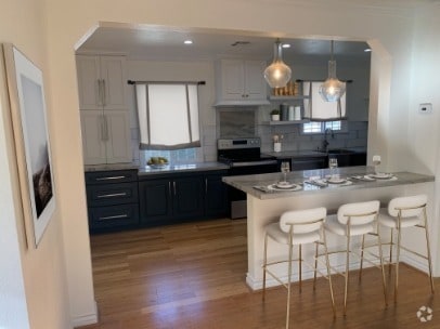 Building Photo - Beautifully Updated 2-bedroom Rental
