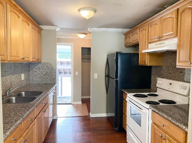 Photo - Spacious top floor condo with 3 sizable bedrooms & 2 baths