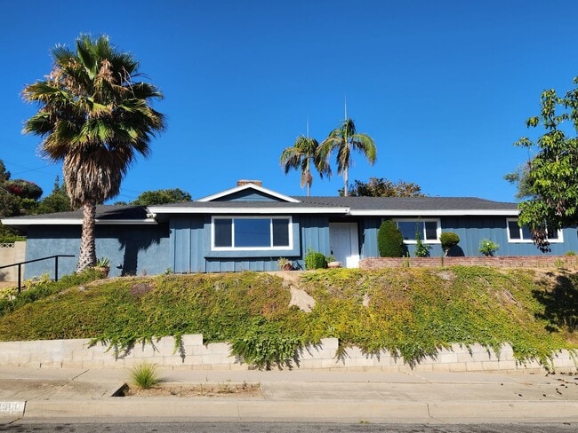 Building Photo - Beautiful Newly Renovated 3 Bedroom 2 Bath... Rental