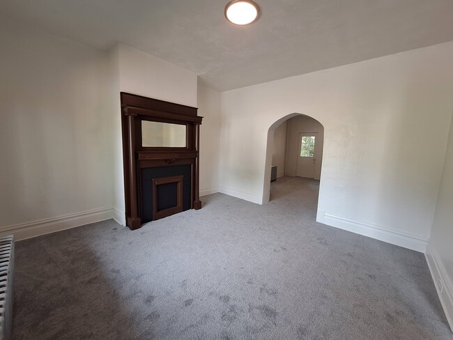 Building Photo - 122 Sherman St Rental