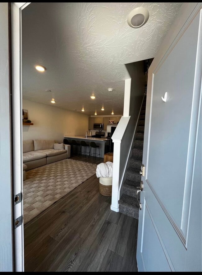 Building Photo - 3182 E Elkhorn Ln