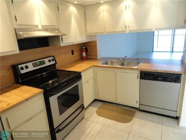 Photo - 110 Lake Emerald Dr Unidad 406 Rental