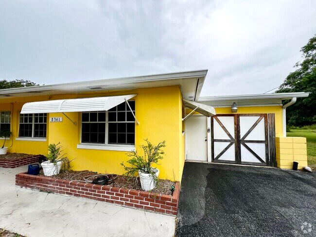 Building Photo - 8341 Sunset Dr Rental