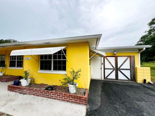 Building Photo - 8341 Sunset Dr Rental