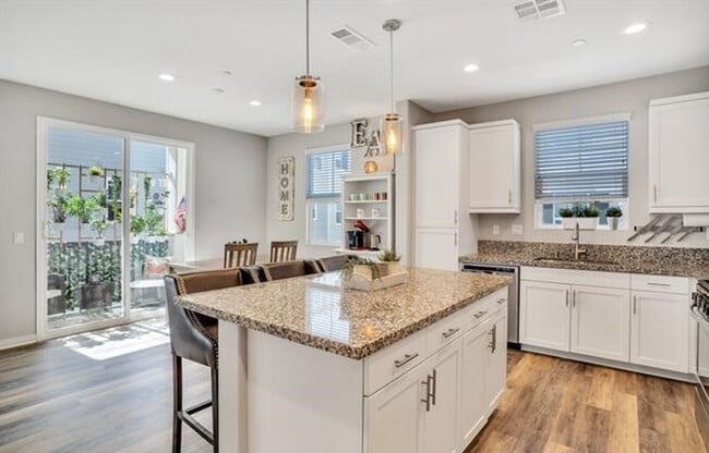 511 Hummingbird Ln