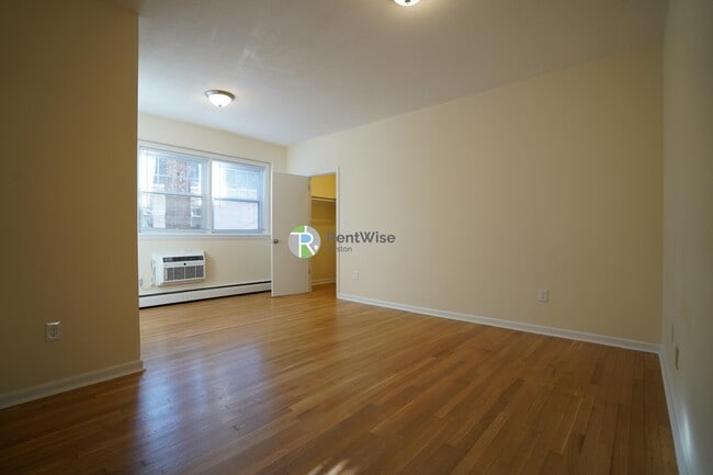 Building Photo - 2018 Commonwealth Ave Unit 33