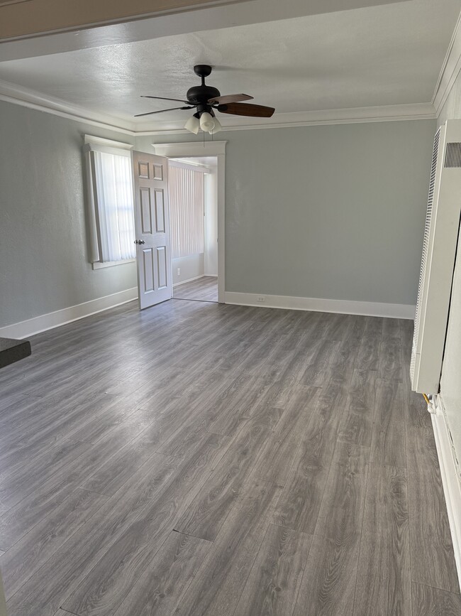 Photo - 2221 S Budlong Ave Unidad 2221 1/2