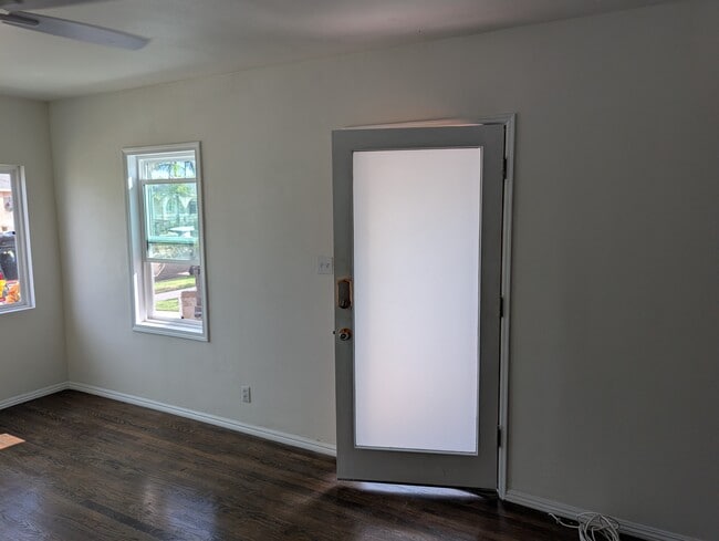 Building Photo - 5011 Stacy St Unit A