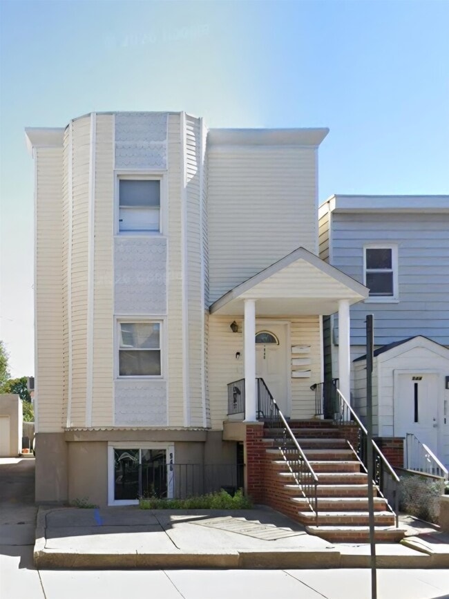 Building Photo - 946 Broadway Unit 2