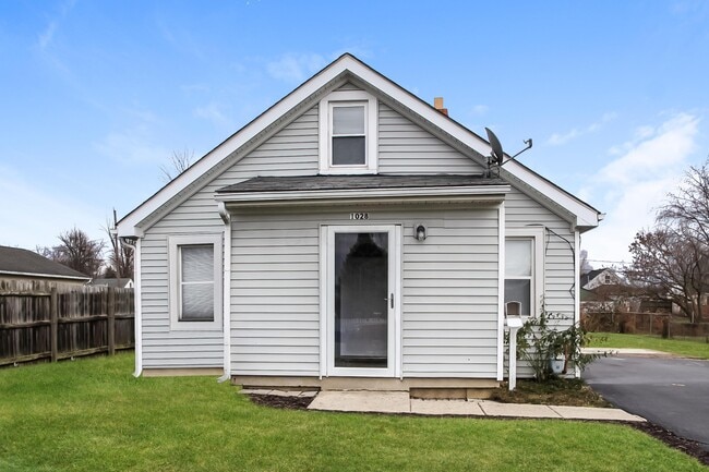 Building Photo - 1028 Midland Ave Rental