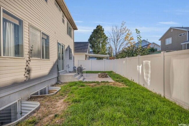 Photo - Large 4 Bedroom 3 Bathroom home!