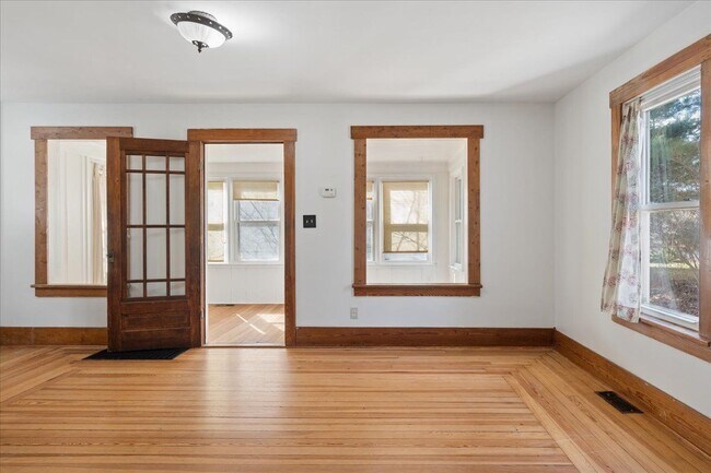 Photo - 751 Holmes Rd