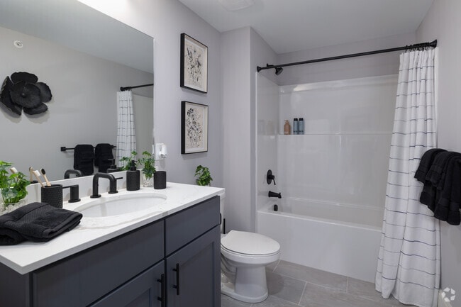 3BR, 1BA - 1,135SF - Bathroom