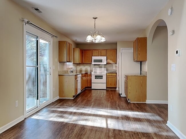 Photo - 409 Ascott Way